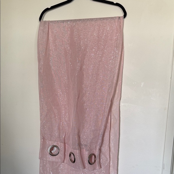 Elegant Pink Sheer curtains - Picture 1 of 3
